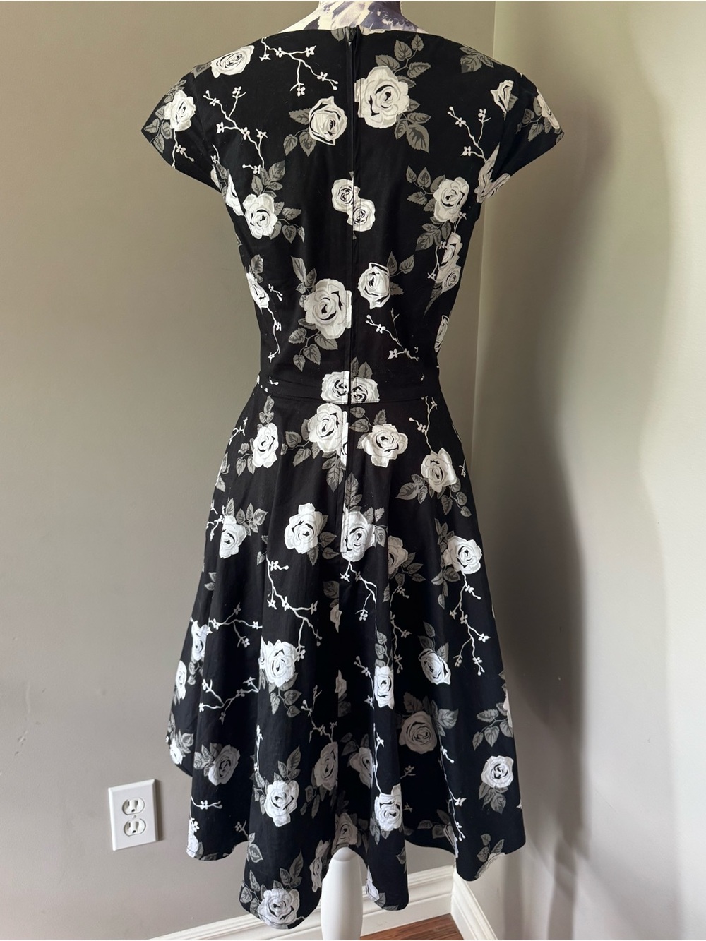 Hell Bunny Black & White Rose Fit And Flare Midi Dress - Picture 3 of 7